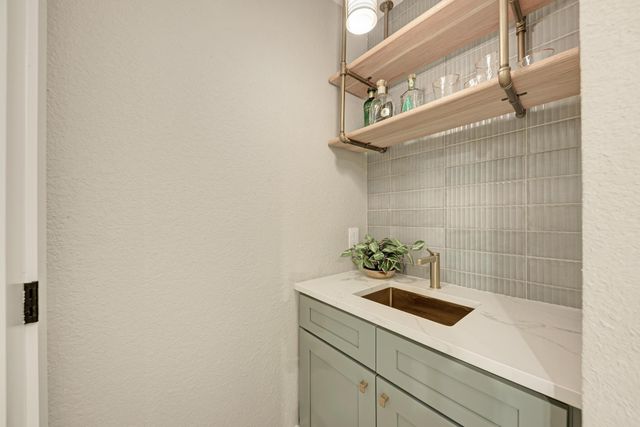 9401 Topridge DR, Austin, TX 78750