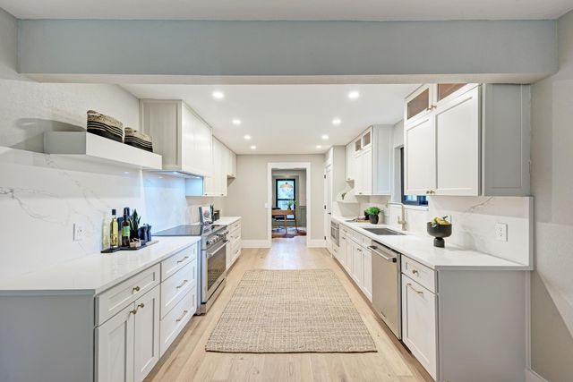 9401 Topridge DR, Austin, TX 78750