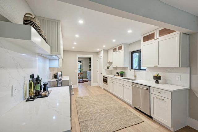 9401 Topridge DR, Austin, TX 78750