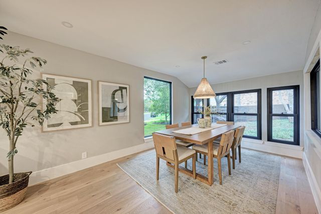 9401 Topridge DR, Austin, TX 78750