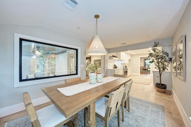 9401 Topridge DR, Austin, TX 78750