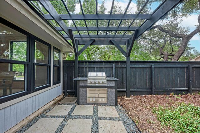 9401 Topridge DR, Austin, TX 78750