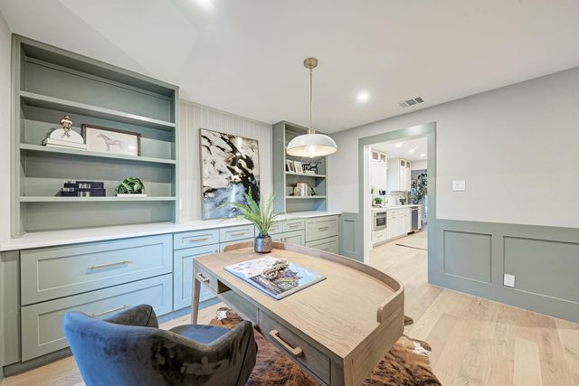 9401 Topridge DR, Austin, TX 78750