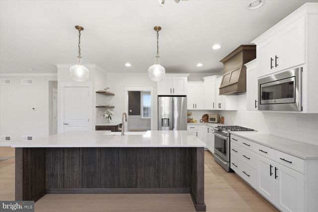 354 AMBER DR, Lititz, PA 17543