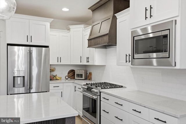 354 AMBER DR, Lititz, PA 17543