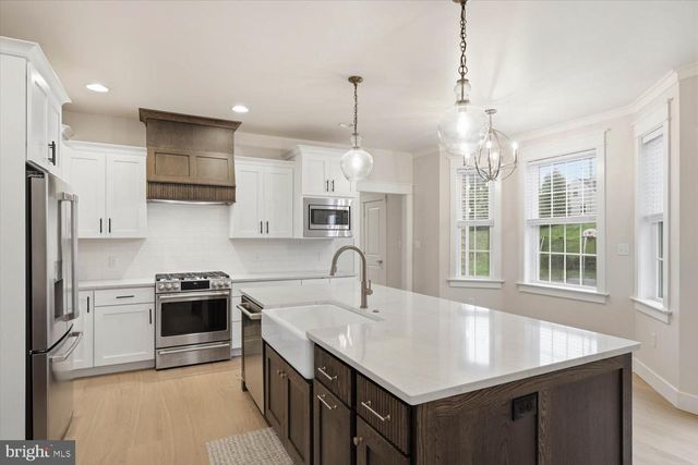 354 AMBER DR, Lititz, PA 17543