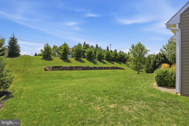 354 AMBER DR, Lititz, PA 17543