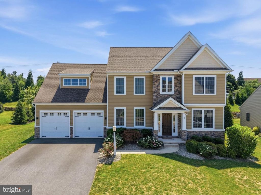 354 AMBER DR, Lititz, PA 17543