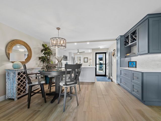 448 GULF OF MEXICO DRIVE A104, Longboat Key, FL 34228