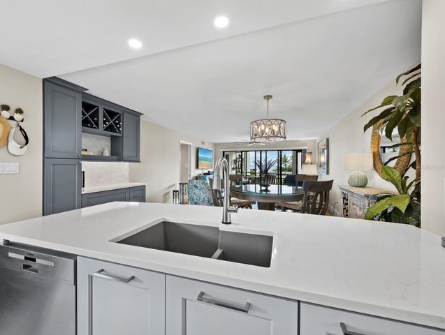 448 GULF OF MEXICO DRIVE A104, Longboat Key, FL 34228