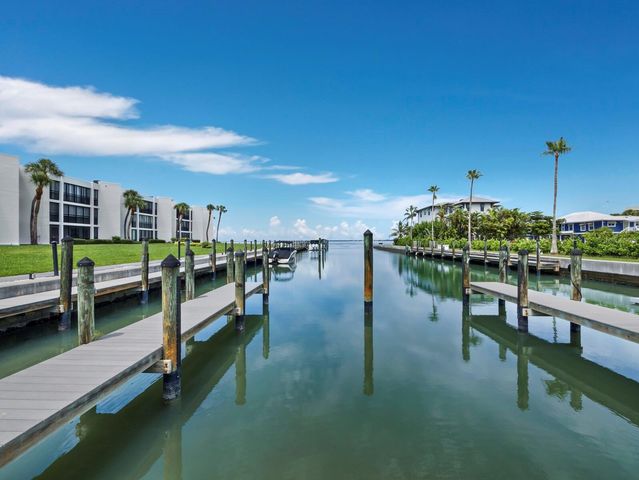 448 GULF OF MEXICO DRIVE A104, Longboat Key, FL 34228