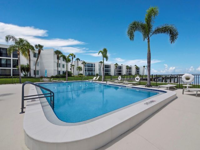 448 GULF OF MEXICO DRIVE A104, Longboat Key, FL 34228