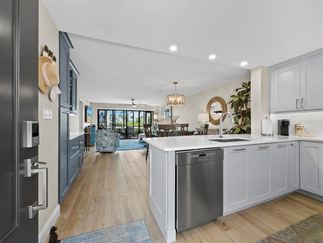 448 GULF OF MEXICO DRIVE A104, Longboat Key, FL 34228