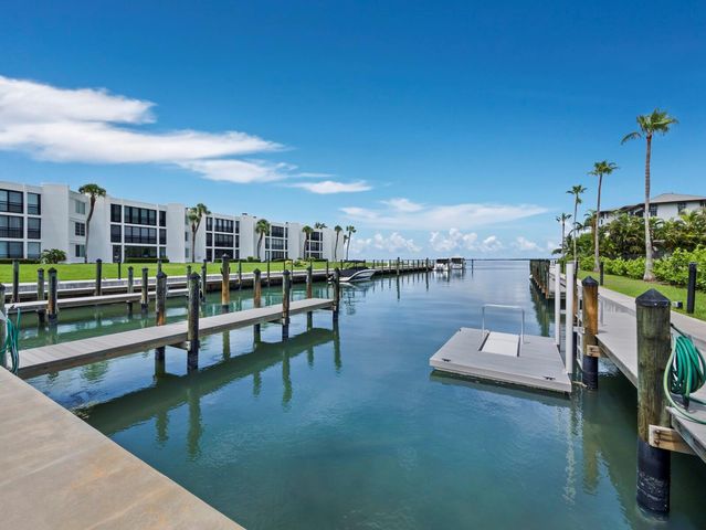 448 GULF OF MEXICO DRIVE A104, Longboat Key, FL 34228