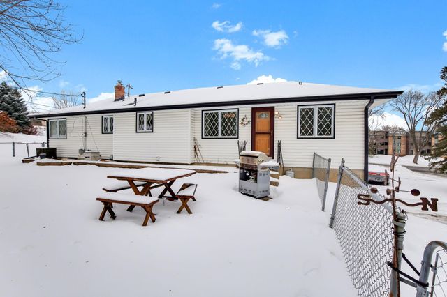 1372 Upper 55th Street E, Inver Grove Heights, MN 55077