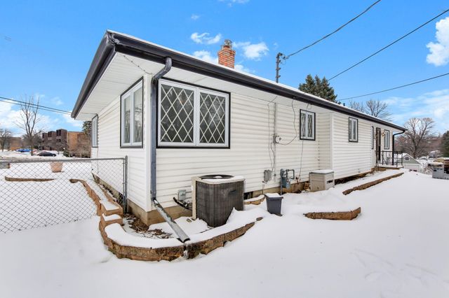 1372 Upper 55th Street E, Inver Grove Heights, MN 55077