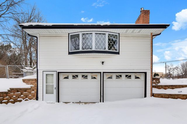 1372 Upper 55th Street E, Inver Grove Heights, MN 55077