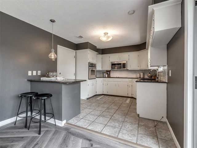 2717 Plymouth Lane, The Village, OK 73120