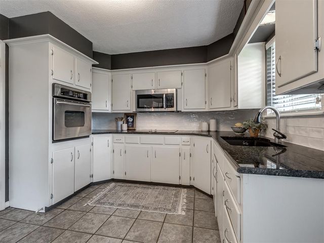 2717 Plymouth Lane, The Village, OK 73120
