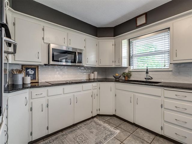 2717 Plymouth Lane, The Village, OK 73120