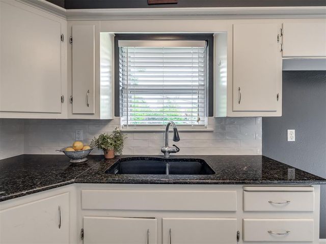 2717 Plymouth Lane, The Village, OK 73120