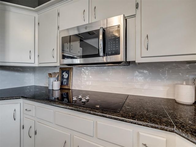 2717 Plymouth Lane, The Village, OK 73120