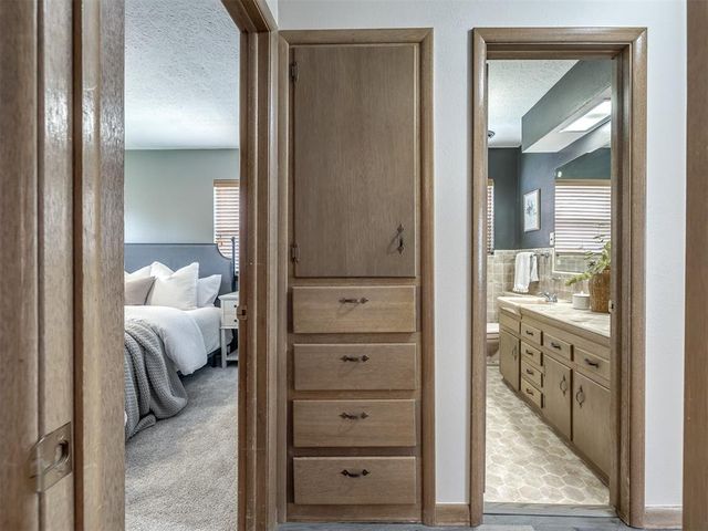 2717 Plymouth Lane, The Village, OK 73120