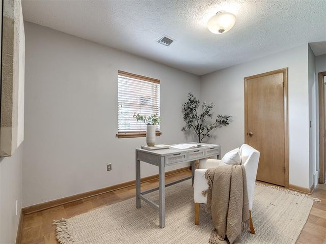 2717 Plymouth Lane, The Village, OK 73120