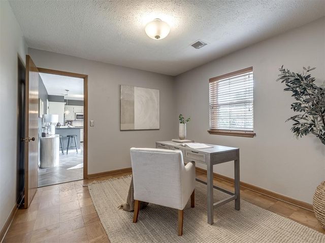 2717 Plymouth Lane, The Village, OK 73120