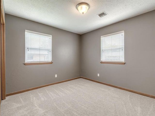 2717 Plymouth Lane, The Village, OK 73120