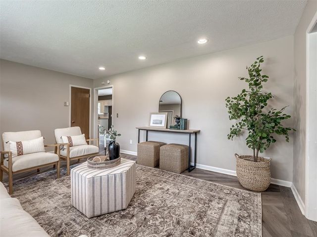 2717 Plymouth Lane, The Village, OK 73120