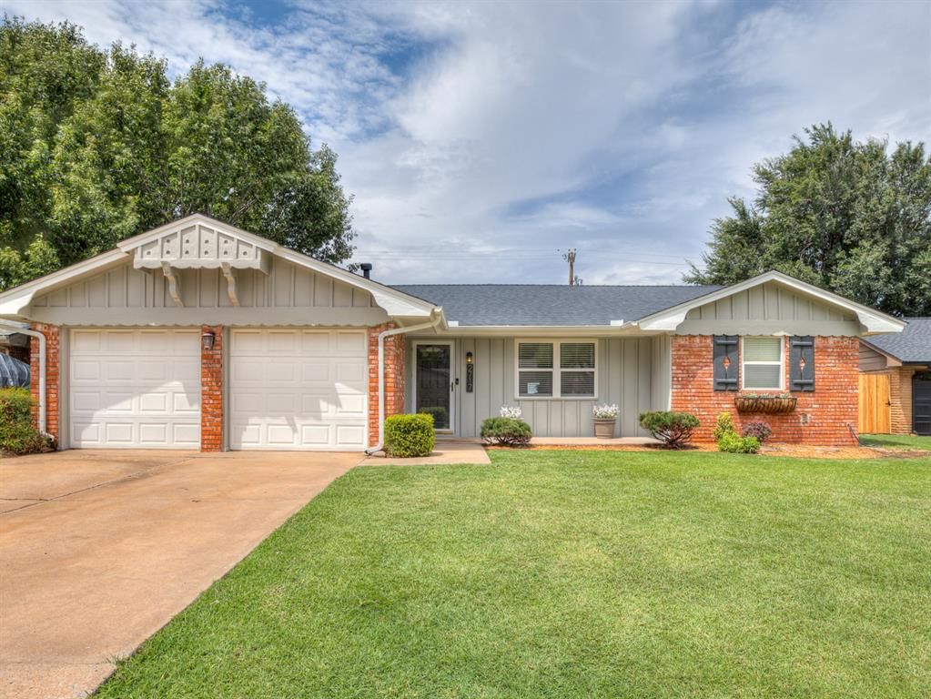 2717 Plymouth Lane, The Village, OK 73120