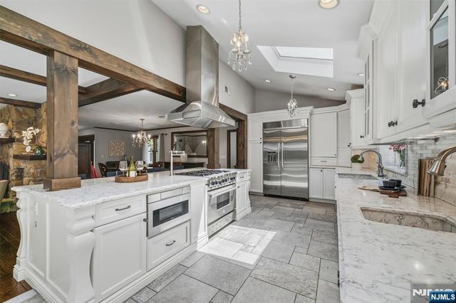 210 Carmal Court, Wyckoff, NJ 07481