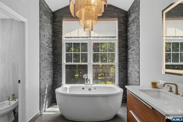 210 Carmal Court, Wyckoff, NJ 07481