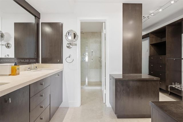 613 Ocean Dr 5D, Key Biscayne, FL 33149