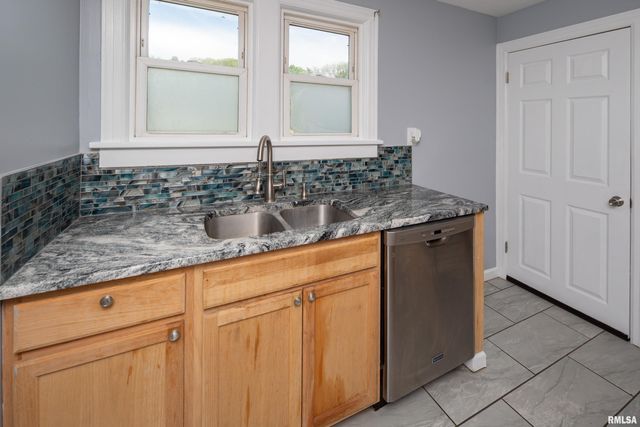 3712 33RD Street, Moline, IL 61265