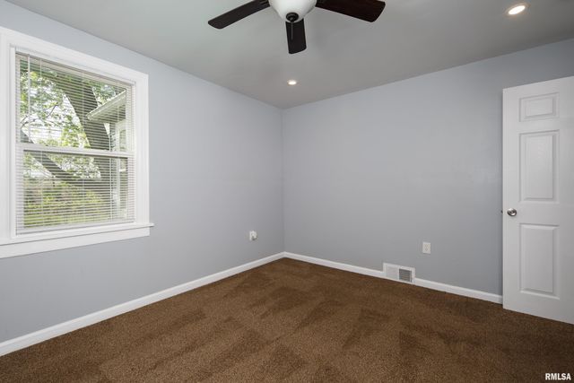 3712 33RD Street, Moline, IL 61265