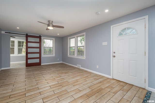 3712 33RD Street, Moline, IL 61265