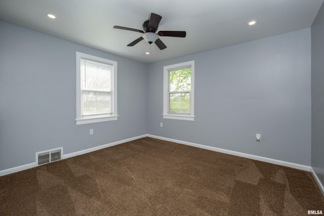 3712 33RD Street, Moline, IL 61265