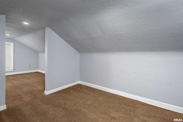 3712 33RD Street, Moline, IL 61265