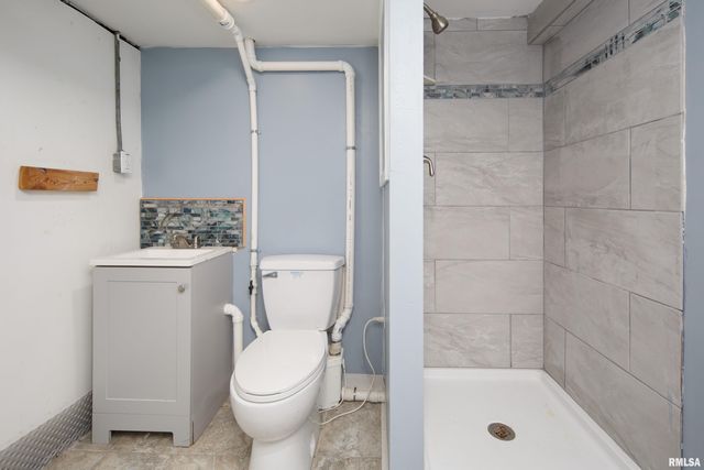 3712 33RD Street, Moline, IL 61265