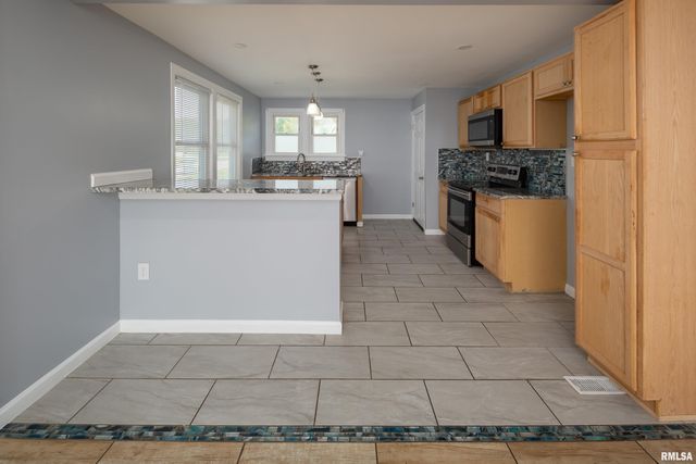 3712 33RD Street, Moline, IL 61265