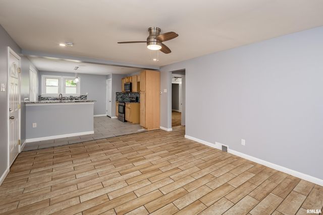 3712 33RD Street, Moline, IL 61265