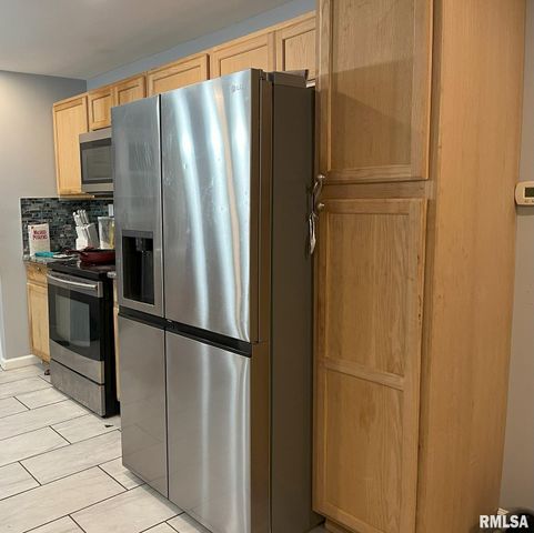 3712 33RD Street, Moline, IL 61265