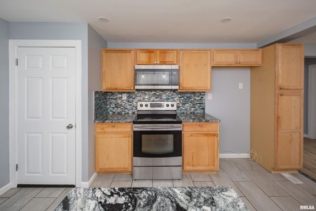 3712 33RD Street, Moline, IL 61265