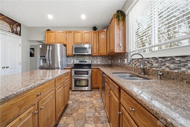 75 Triple Crown Circle, Springboro, OH 45066