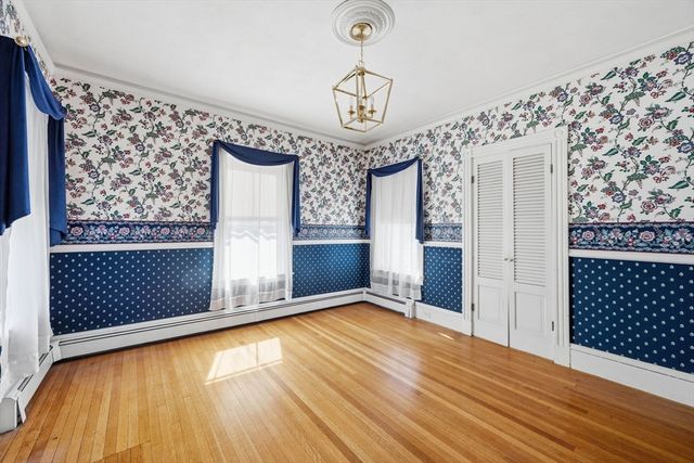 11 Hampshire St, Everett, MA 02149