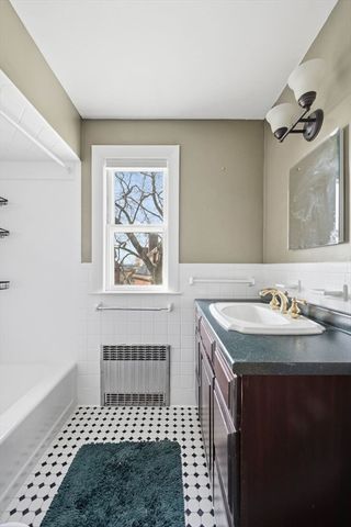 11 Hampshire St, Everett, MA 02149