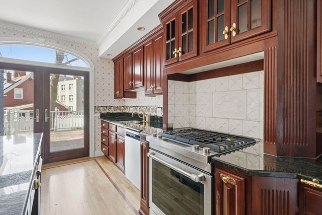 11 Hampshire St, Everett, MA 02149