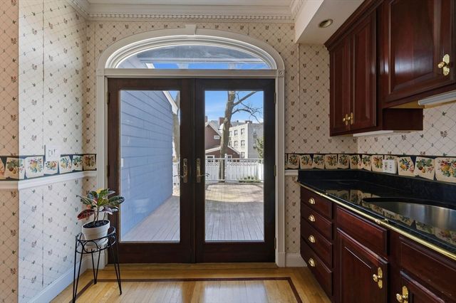 11 Hampshire St, Everett, MA 02149